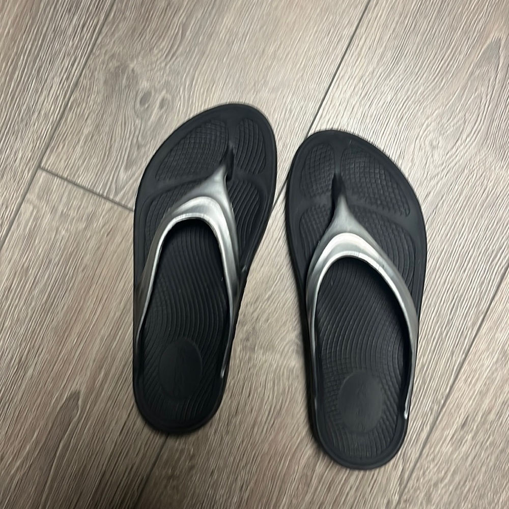 OOFOS sandals